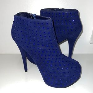 *NWT Wild Pair Sequin Booties